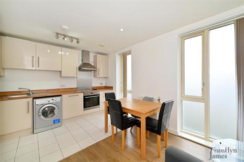 3 bedroom apartment to rent, Lonsdale House, Equinox Square, E14
