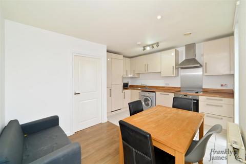 3 bedroom apartment to rent, Equinox Square, London, E14