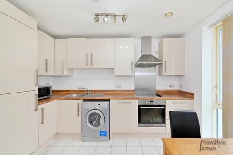 3 bedroom apartment to rent, Lonsdale House, Equinox Square, E14