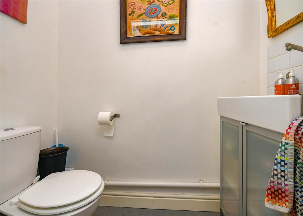 30 Orton Grove-Cloakroom.jpg