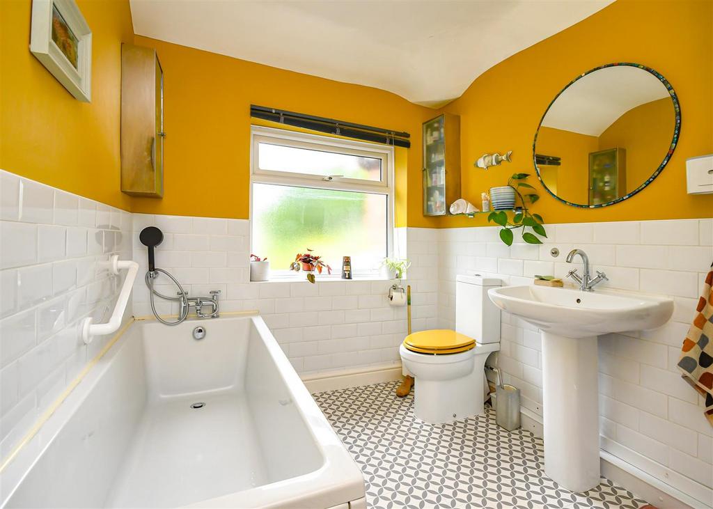30 Orton Grove-Bathroom.jpg