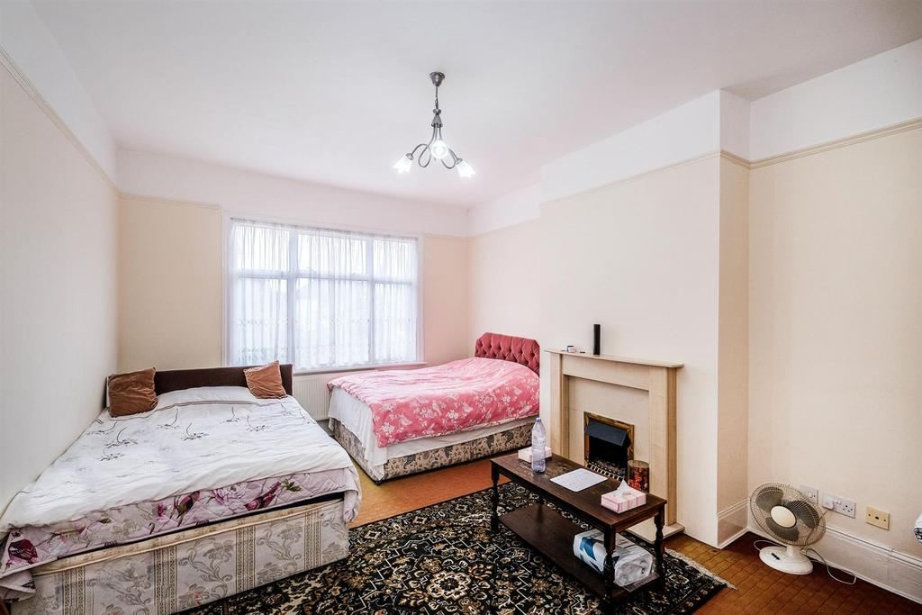 37 Cann Hall Road-4 resized.jpg