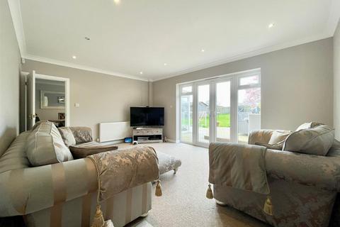 5 bedroom detached house for sale, Maldon Road, Burnham-On-Crouch