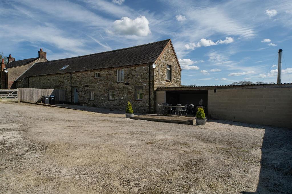 Close farm Ground-15.jpg