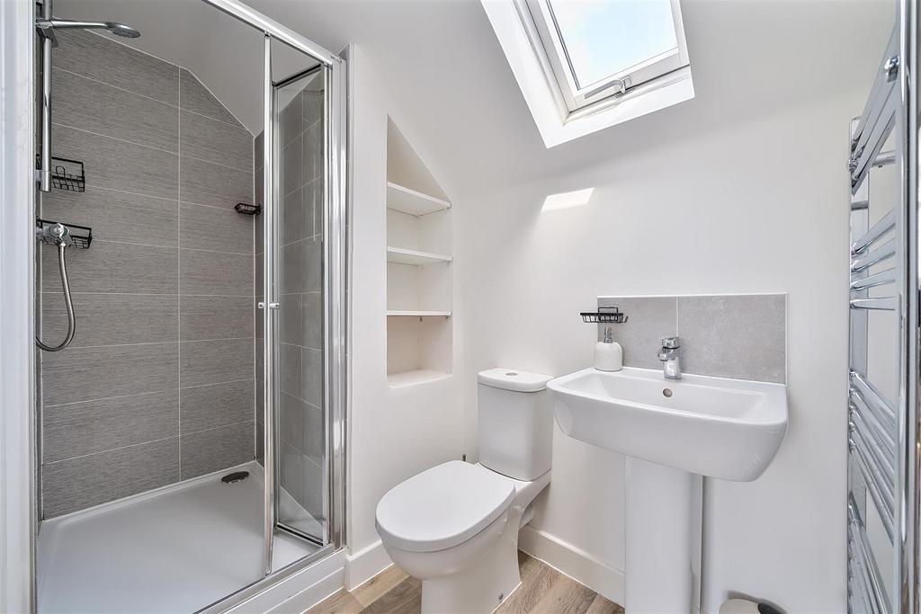 Lynx Street 4 Bedroom Detached For Sale - Bathroom