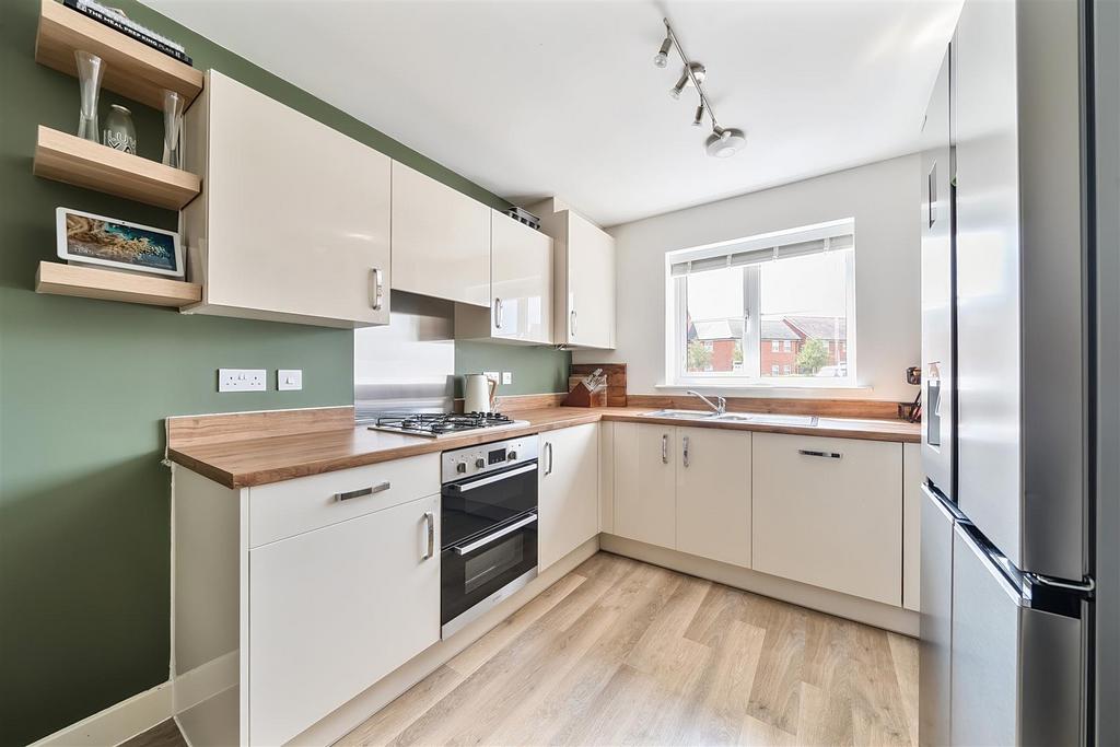 Lynx Street 4 Bedroom Detached For Sale - Kitchen