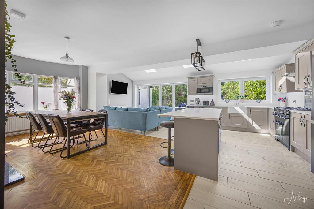 Kitchen/Dining Room