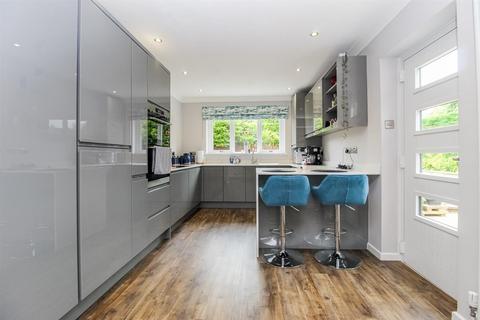 11 Ashley Close, Wrenthorpe, Wakefield, WF2 0JU