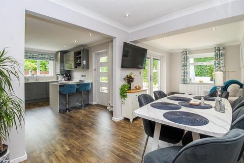 11 Ashley Close, Wrenthorpe, Wakefield, WF2 0JU