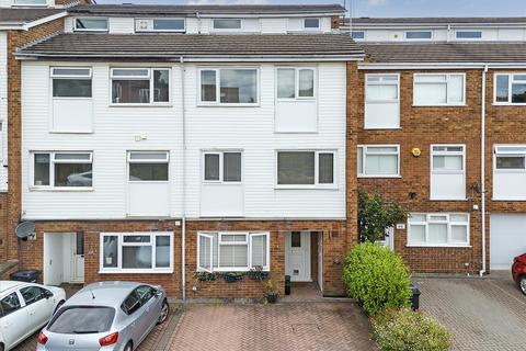 39 Ford End, Woodford Green, IG8 0EG