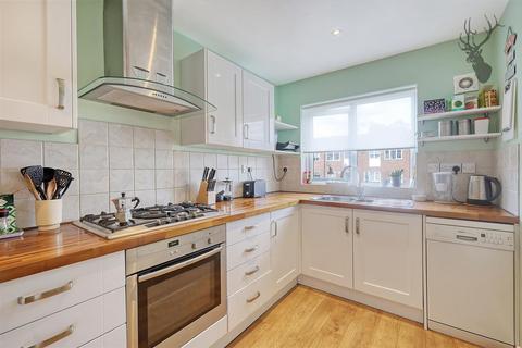 39 Ford End, Woodford Green, IG8 0EG
