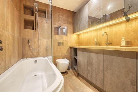 39 Ford End, Woodford Green, IG8 0EG