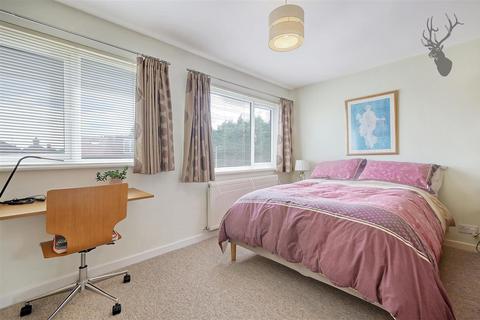 39 Ford End, Woodford Green, IG8 0EG