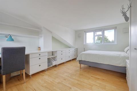 39 Ford End, Woodford Green, IG8 0EG