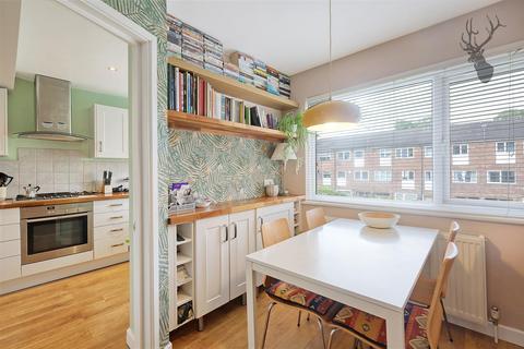 39 Ford End, Woodford Green, IG8 0EG