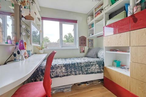 39 Ford End, Woodford Green, IG8 0EG