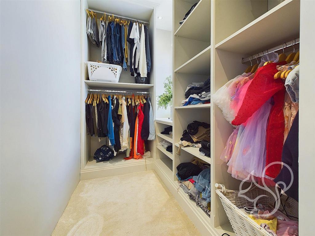 Walk-In-Wardrobe