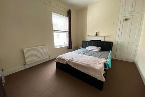 2 bedroom terraced house to rent, Denmark Road, Abington, Northampton NN1