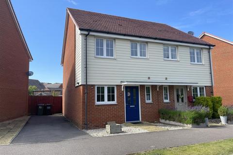 2 bedroom semi-detached house to rent, Henry Lock Way, Littlehampton BN17