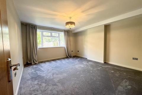 2 bedroom apartment to rent, Woodcote Road, Wallington SM6