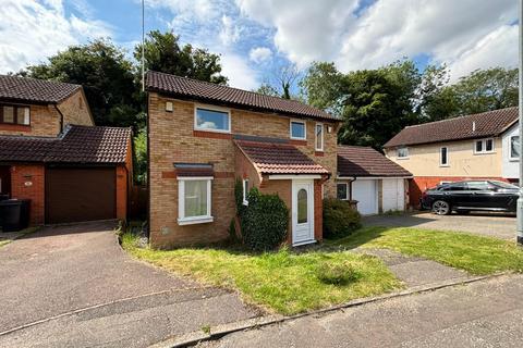 3 bedroom detached house for sale, Crestwood Gardens, Goldenash, Northampton NN3