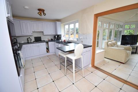 5 bedroom detached house for sale, Beach Road, Morfa Bychan