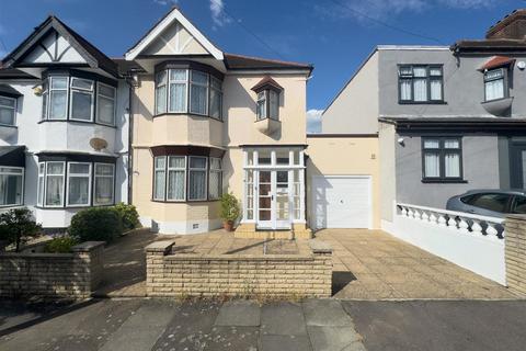3 bedroom house for sale, Bute Road, IG6 1AG