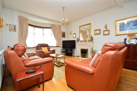 3 bedroom house for sale, Bute Road, IG6 1AG