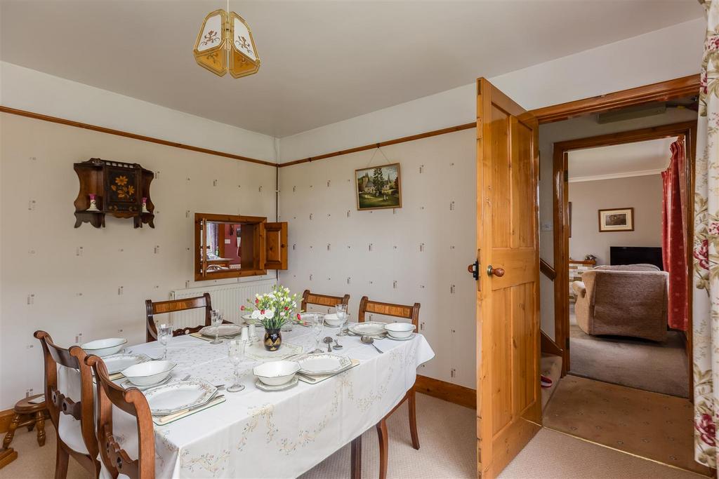 Wydale Low Cottages 1 Dining Room 2.jpg