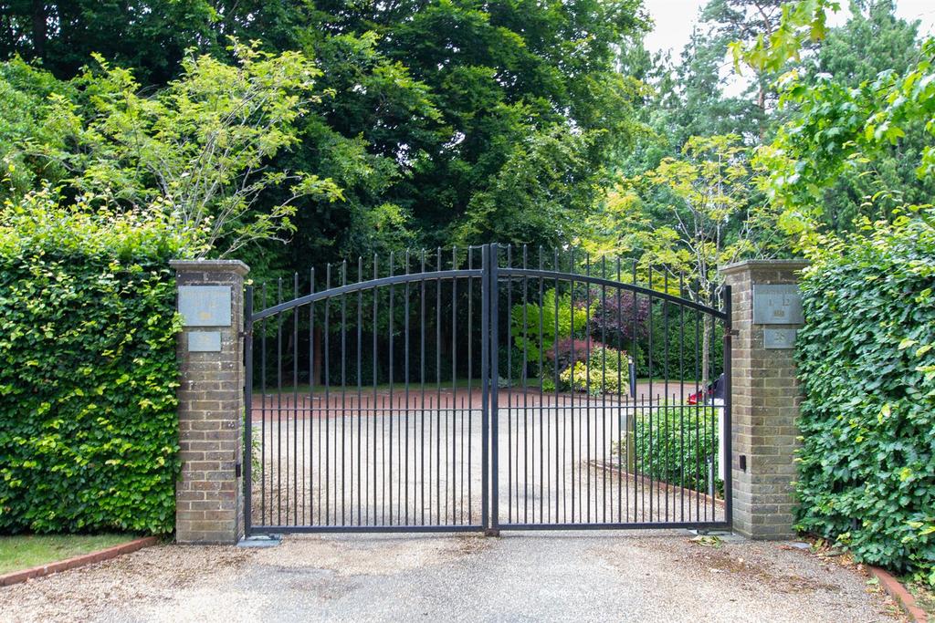 6 Littlecote House - Front.jpg