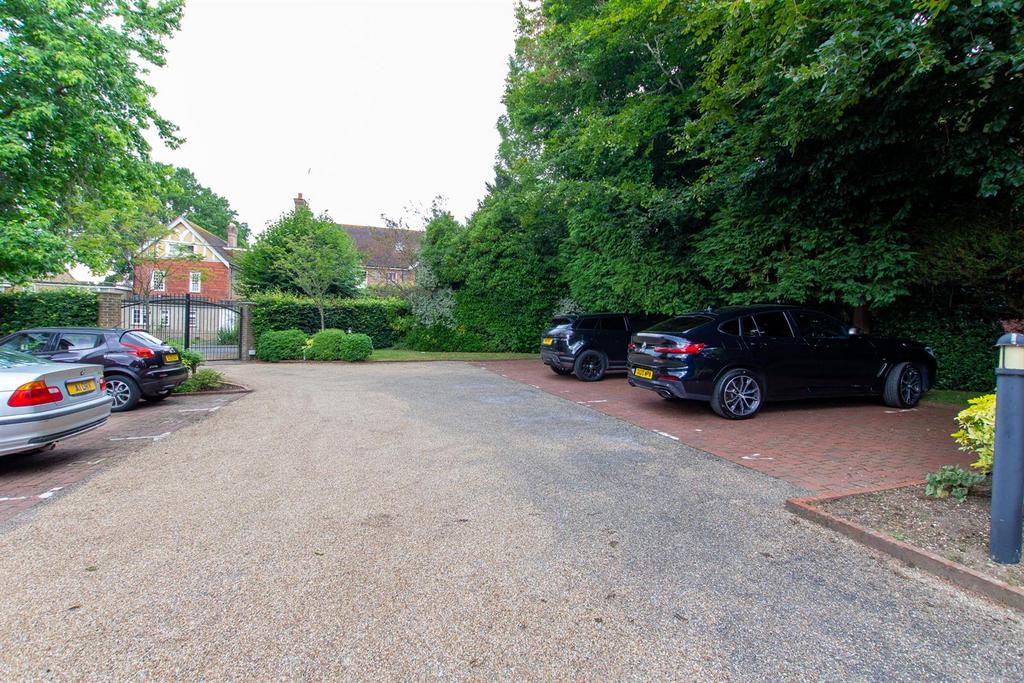 6 Littlecote House - Parking.jpg