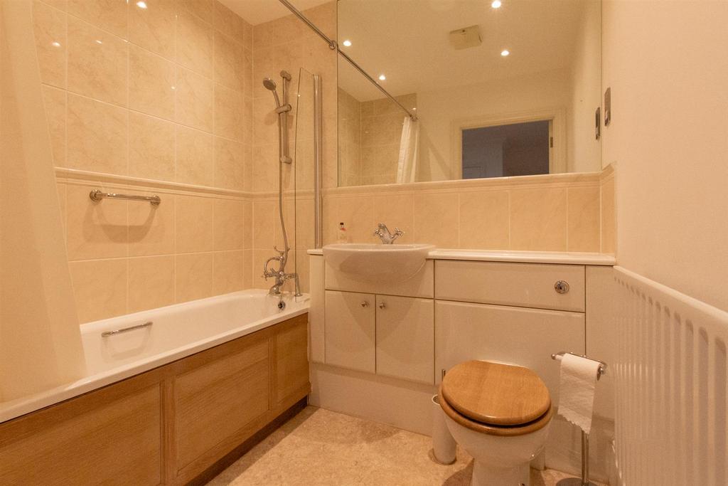 6 Littlecote House - Bathroom.jpg