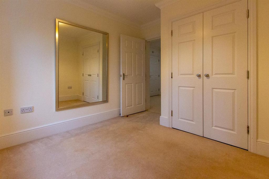 6 Littlecote House - Bedroom.jpg