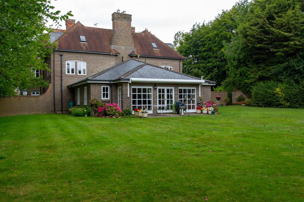 6 Littlecote House - Comm Gardens-2.jpg