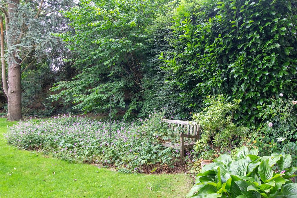 6 Littlecote House - Comm Gardens-4.jpg