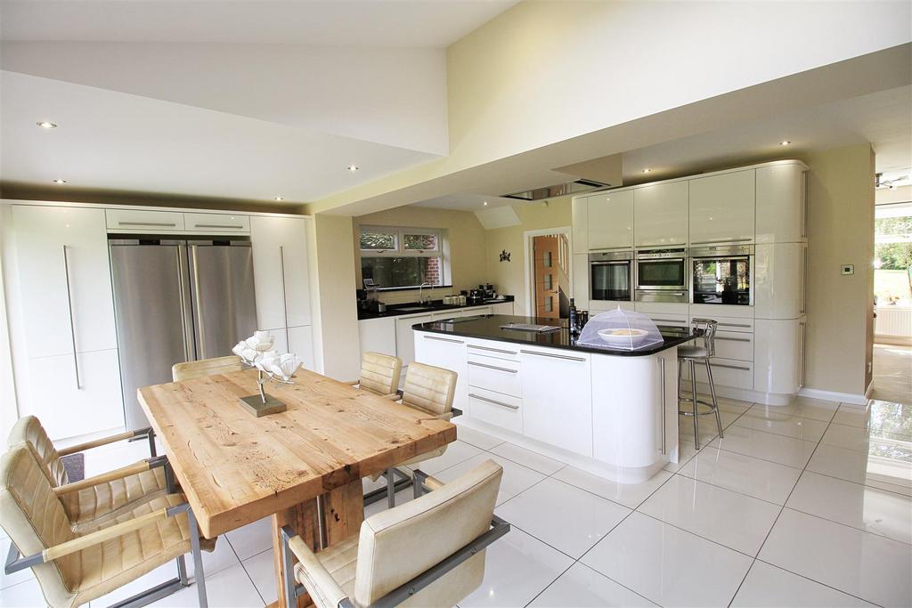 Kitchen,..jpg