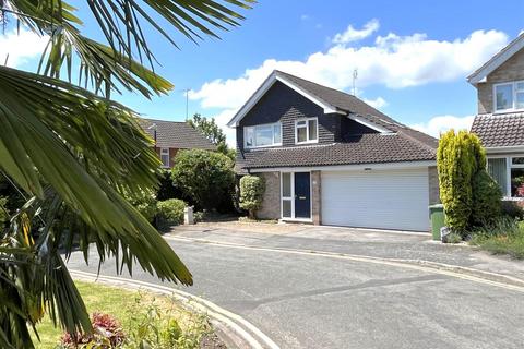 24 Castle Close, Warwick, CV34 4DB