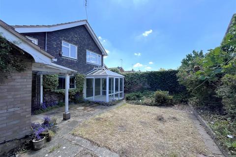 24 Castle Close, Warwick, CV34 4DB