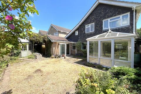 24 Castle Close, Warwick, CV34 4DB