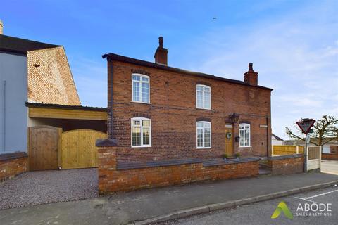 4 bedroom detached house to rent, Burton Road, Swadlincote DE12