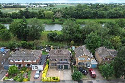 4 bedroom detached house for sale, Heathfield Avenue, Spalding