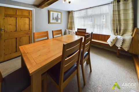 3 bedroom end of terrace house for sale, High Street, Alton ST10