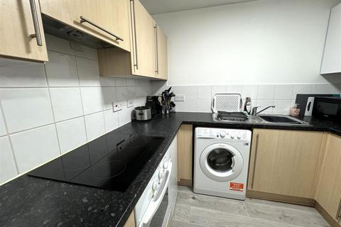 1 bedroom flat for sale, Kiln Avenue, Mirfield WF14