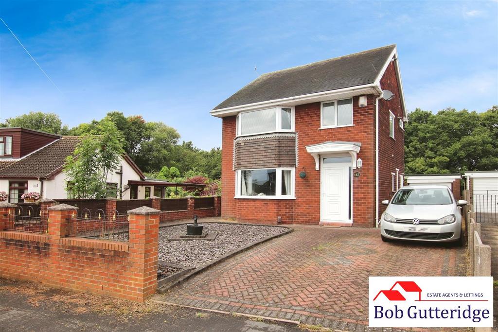 Fearns Avenue, Newcastle, Staffs 3 bed detached house for sale £225,000
