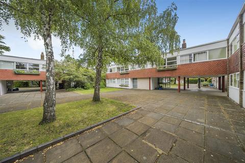 4, Marlowe Court Parkleys, Richmond, TW10 5LR