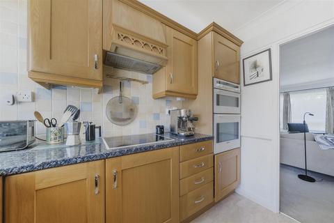 4, Marlowe Court Parkleys, Richmond, TW10 5LR