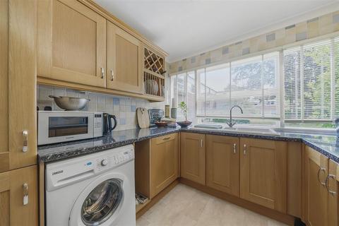 4, Marlowe Court Parkleys, Richmond, TW10 5LR