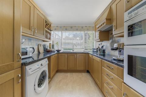 4, Marlowe Court Parkleys, Richmond, TW10 5LR