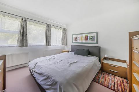 4, Marlowe Court Parkleys, Richmond, TW10 5LR