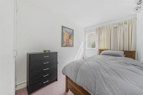 4, Marlowe Court Parkleys, Richmond, TW10 5LR